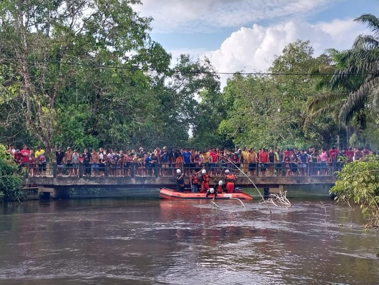 SEORANG WARGA DUSUN ENTACAK DESA BALAI INGIN HANYUT DI SUNGAI ENSABAL, TAYAN HILIR