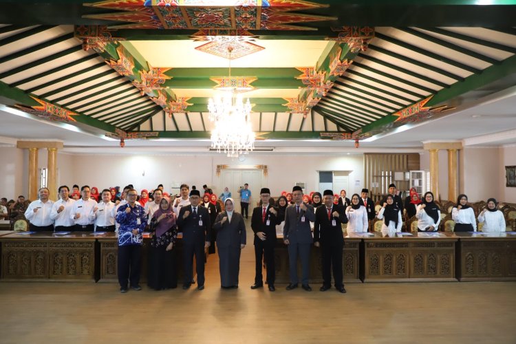 Bupati Serahkan SK CPNS dan Lantik Pengawas Sekolah