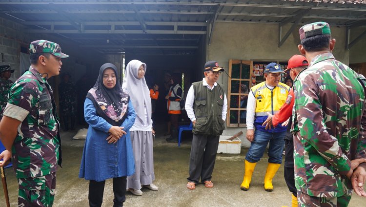 TNI, Polri, dan BPBD Bergerak Cepat Tangani Banjir dan Longsor di Purworejo