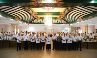 Hari Kedua Masuk Kerja, Bupati Halalbihalal dengan ASN di Lingkungan Setda Purworejo