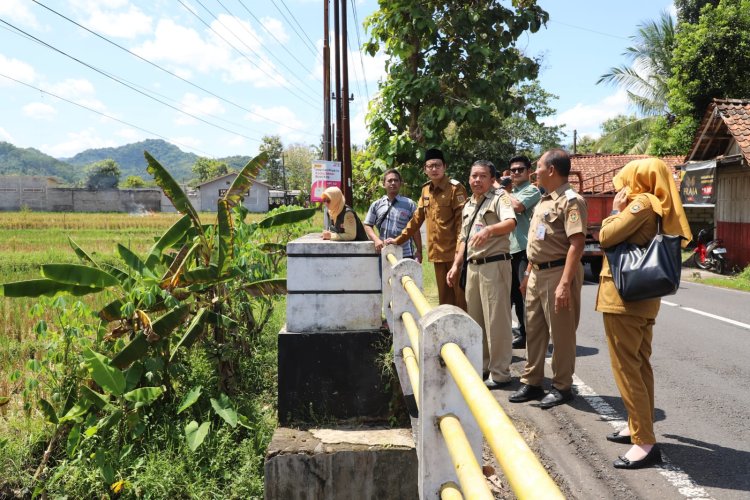 Wabup Monitoring Sejumlah Titik Longsor di Kecamatan Kaligesing 