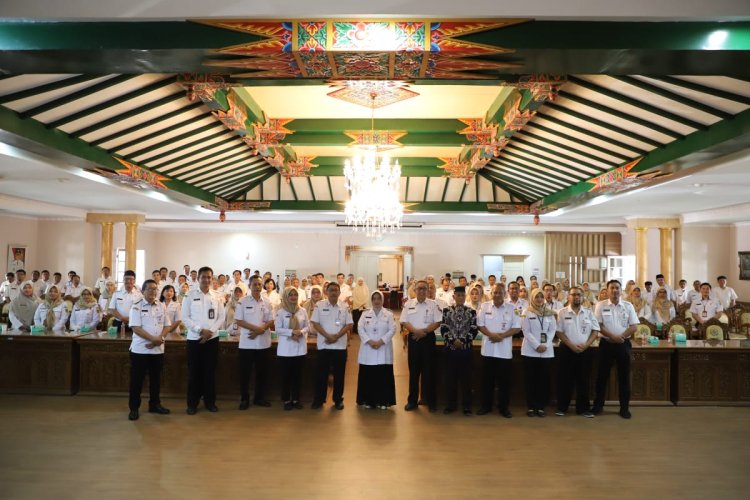 Hari Kedua Masuk Kerja, Bupati Halalbihalal dengan ASN di Lingkungan Setda Purworejo