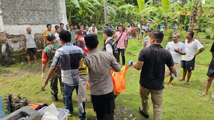 Pria Warga Desa Lugurejo - Butuh - Purworejo Diduga Bunuh diri Dengan Membakar Diri