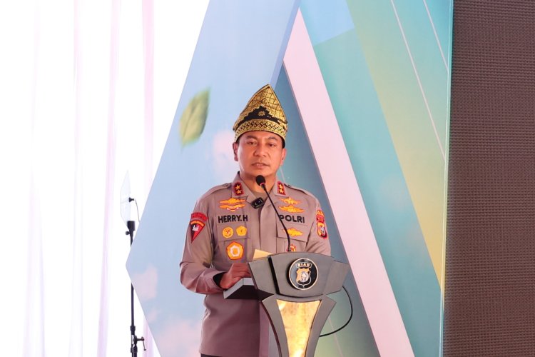 Pernyataan Kapolda Riau Terkait Kasus Pengeroyokan di Halaman Mapolsek Bukit Raya dan Mutasi Kapolsek Bukit Raya*