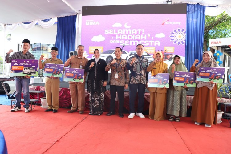 Pemotongan Tumpeng Tandai Peringatan Hari Kartini