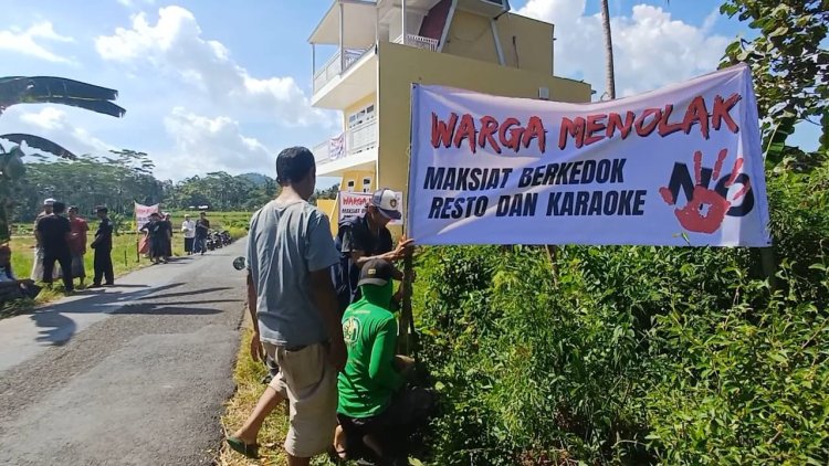 Puluhan Warga Tambakrejo dan Sidorejo Pasang Spanduk Tolak Kemaksiatan Berkedok Resto dan Karaoke