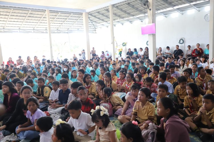 Hadiri May Day, Wabup Dikerubuti Buruh Perempuan 