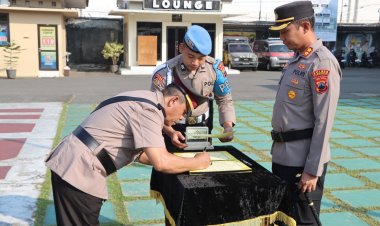 Kapolres Purworejo AKBP Andri Agustiano Melantik Tiga Pejabat Baru Di Halaman Mapolres Purworejo 