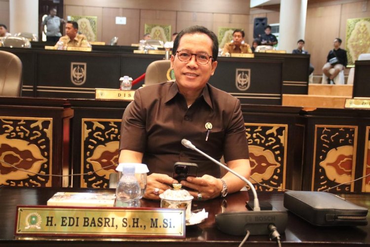 KETUA KOMISI 3,MINTA JALAN PROPINSI DI UBAH MENJADI JALAN NASIONAL.