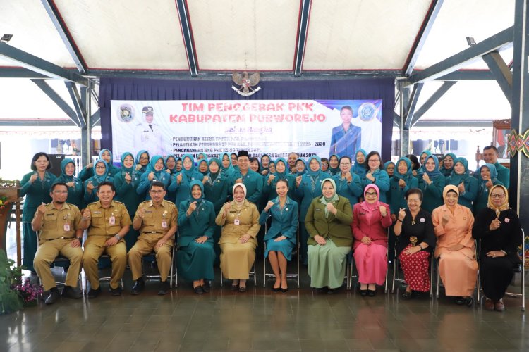 Ketua dan Pengurus Tim Penggerak PKK Kabupaten Purworejo Masa Bakti 2025-2030 Dikukuhkan