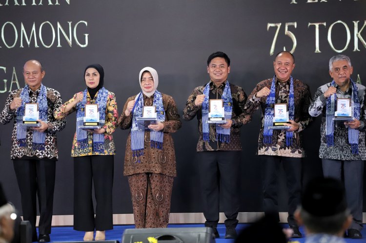 75 Tokoh Pamomong di Jateng Terima Penghargaan Dari Suara Merdeka