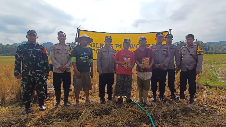PEMDES TLOGOKOTES DAN POLSEK BAGEN TANAM JAGUNG UNTUK DUKUNG KETAHANAN PANGAN NASIONAL