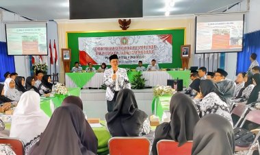 Dr. Muhdi: Purworejo dan PGRI, Dari Demonstrasi Guru hingga Lahirnya Kebijakan Nasional