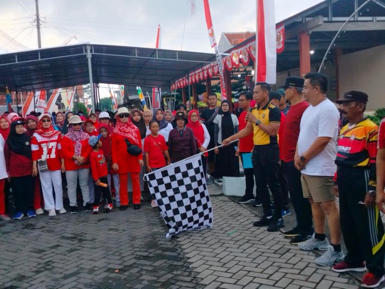 Warga Tumpah Ruah! Jalan Sehat HUT ke-80 RI di Perum Boromukti Permai Pecah Meriah