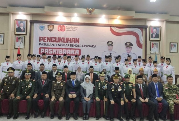 Dandim 0601/Pandeglang Letkol Inf Afri Swandi Ritonga Hadiri Pengukuhan Paskibra di Pendopo Kabupaten*