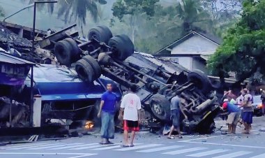 Truk Solar Rem Blong di Purworejo, Hantam Warung dan Carry di Pasar Kalijambe