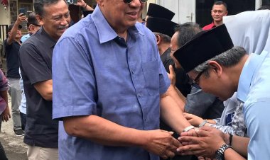 SBY Berziarah ke Makam Sarwo Edhie Wibowo, Kenang Jasa Sang Pahlawan Nasional