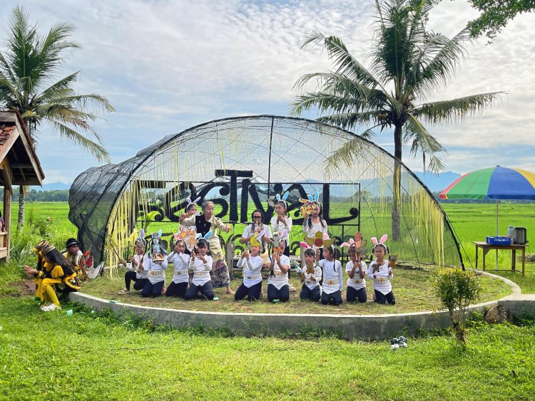 Tujuh Tahun Bertahan, Pasar Inis Rayakan Festival Tumpeng Telang dengan Semangat Anak-anak dan Seni Rakyat
