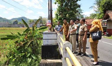 Wabup Monitoring Sejumlah Titik Longsor di Kecamatan Kaligesing 
