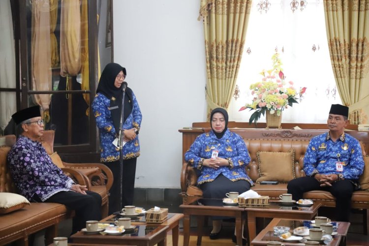 Bupati Serahkan Bantuan untuk Korban Tanah Longsor Desa Pakisarum