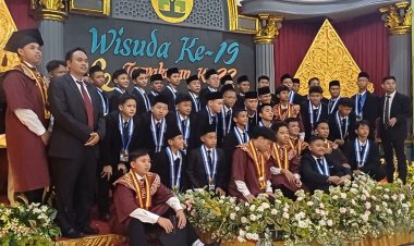 42 Santri Pondok Pesantren Darul Hikmah Kutoarjo Islamic School Diwisuda