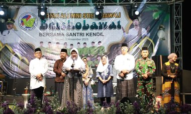 Hadiri Alumni STIE Rajawali Bersholawat, Bupati Purworejo Dorong Terwujudnya Masyarakat yang Religius dan Berdaya Saing