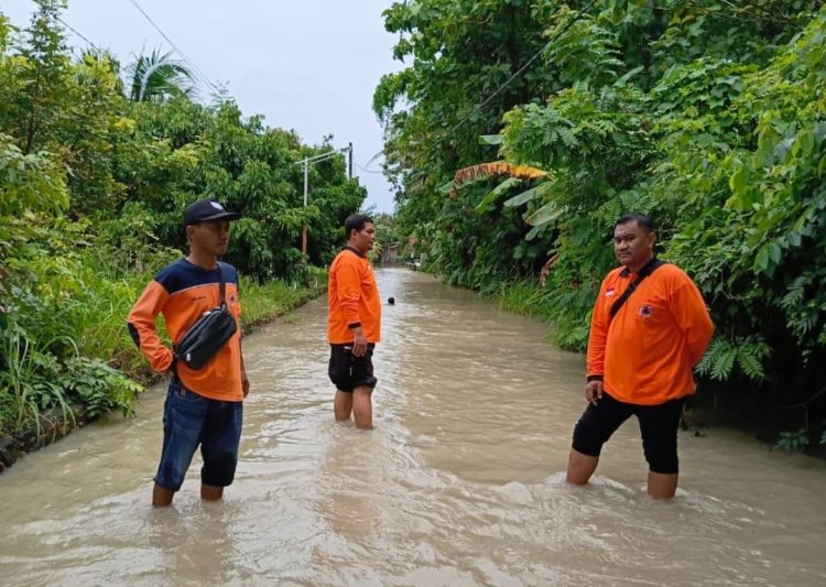 Luapan Sungai Deres Rendam Permukiman di Ngombol, Air Capai Setinggi Lutut