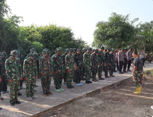 Awali Tugas dengan Disiplin, Danramil Kuala Kampar Lettu Inf Feby Harahap Pimpin Apel Pagi dan Berikan Semangat kepada Tim Satgas TMMD