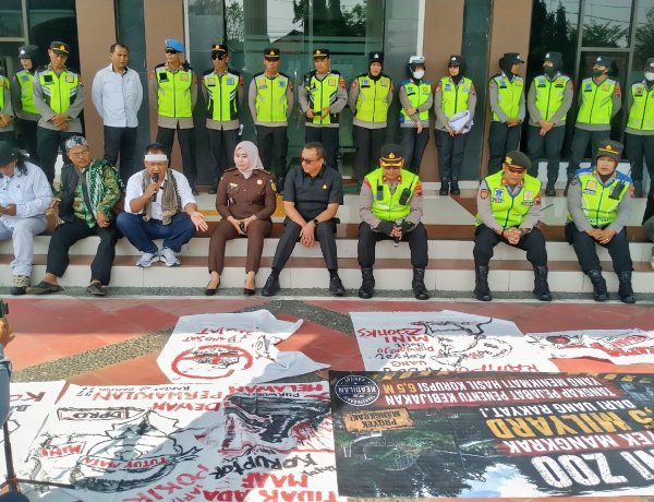 Aksi Massa di Kejari Purworejo, Minta Pengusutan Kasus Korupsi Mini Zoo Dilakukan Secara Adil