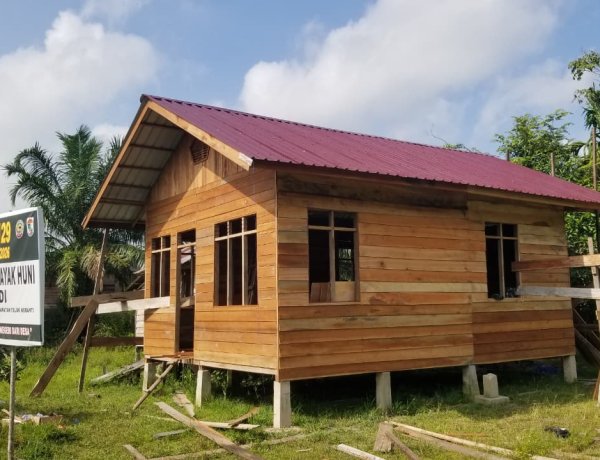 Meski Terkendala Bahan Material,Pembangunan RTLH Rumah Pak Dedi di Desa Pangkalan Terap Capai Progres 70 Persen