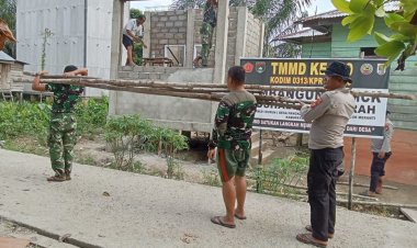 TMMD ke-129 Kodim 0313/KPR: Gotong Royong Kerjakan Pembangunan MCK Masjid Al-Hijrah di Dusun 1 Capai. Progres 70 Persen