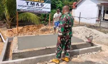 Wujudkan Program TMAB, Satgas TMMD ke-129 Kodim 0313/KPR Rampungkan Pengecoran Lantai Fondasi di Pelalawan