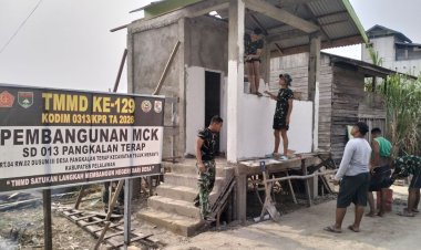 Satgas TMMD Ke 129 Kodim 0313 / KPR Hadirkan Fasilitas Sehat Bagi Siswa Dan Warga Dengan Pembangunan MCK SD 013 Pangkalan Terap