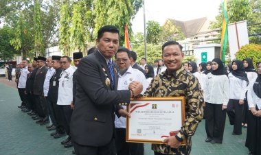 Hari Pengayoman ke-81, Husni Tamrin Terima Penghargaan Mitra Kerja untuk Pemkab Pelalawan