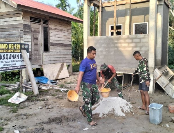 Pembangunan MCK Dusun 1 TMMD ke-129 Kodim 0313/KPR Capai Progres 87%, Masuki Tahan Pemasangan Keramik   