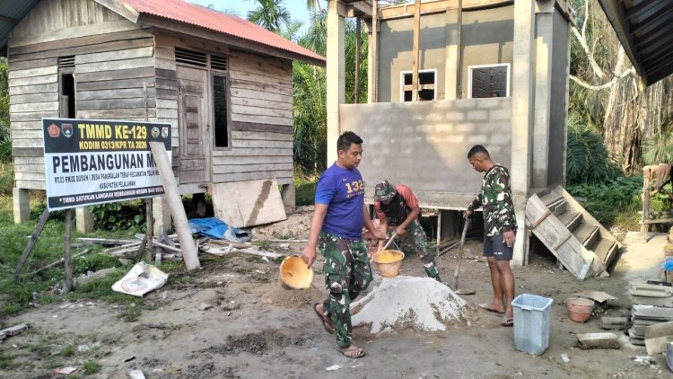 Pembangunan MCK Dusun 1 TMMD ke-129 Kodim 0313/KPR Capai Progres 87%, Masuki Tahan Pemasangan Keramik   