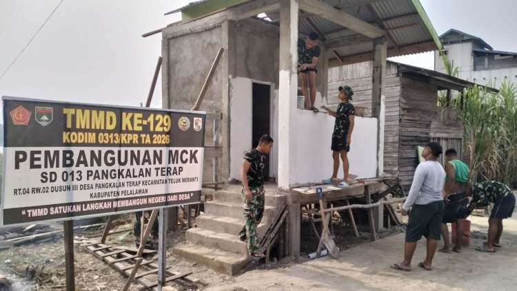 Satgas TMMD Ke 129 Kodim 0313 / KPR Hadirkan Fasilitas Sehat Bagi Siswa Dan Warga Dengan Pembangunan MCK SD 013 Pangkalan Terap